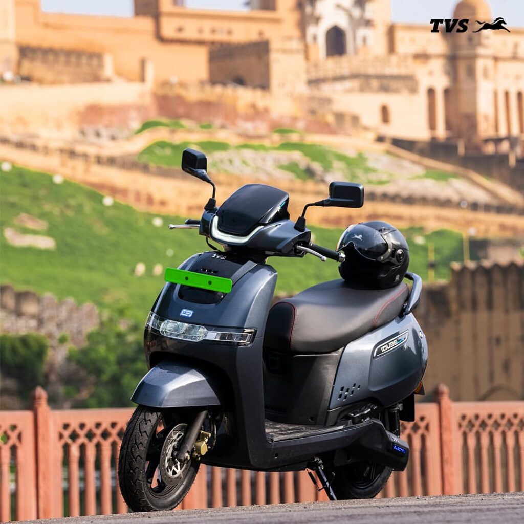 TVS iQube Electric स्कूटर – आधुनिक डिजाइन और शानदार बैटरी रेंज के साथ