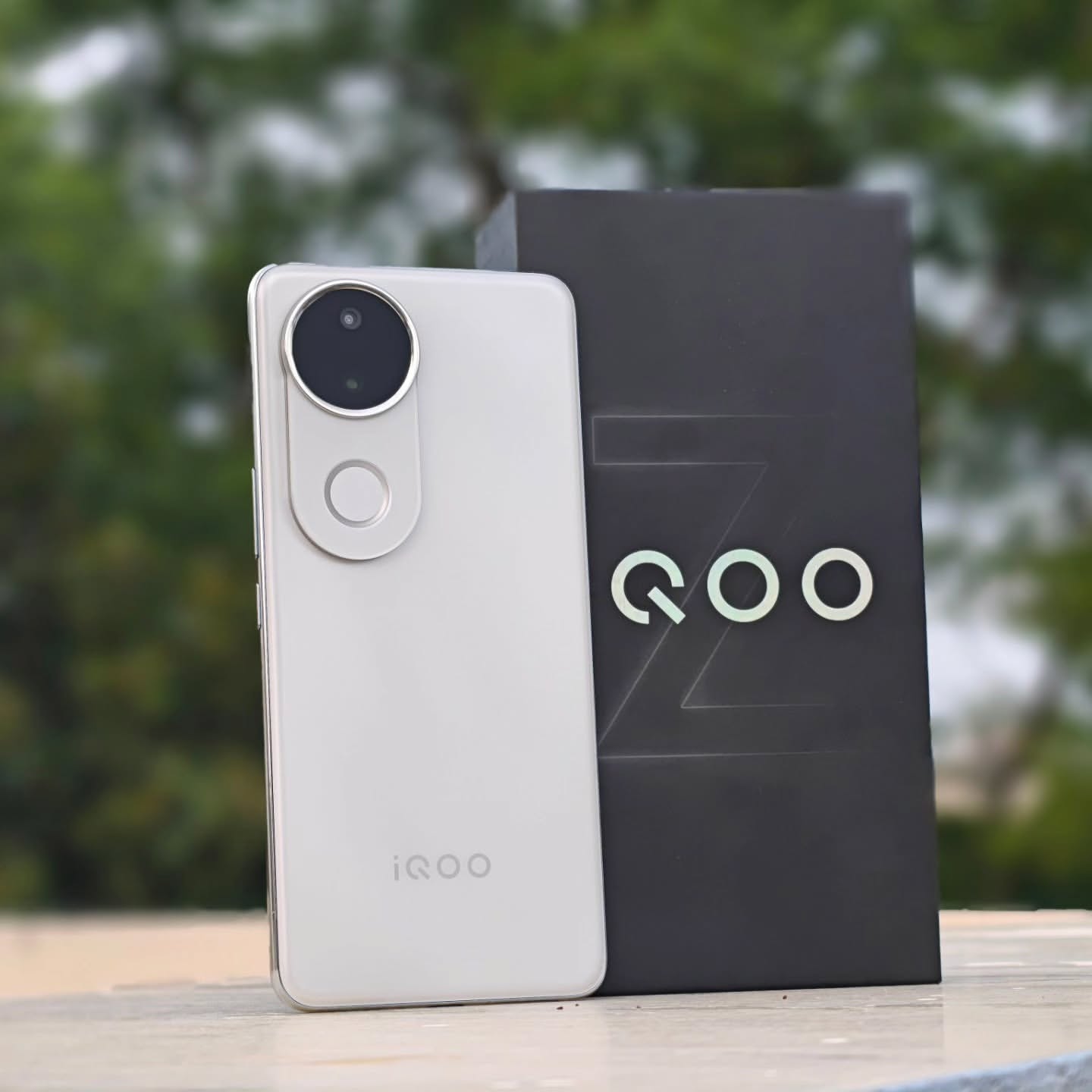 iQOO Z10R स्मार्टफोन का 50MP कैमरा और कर्व्ड OLED डिस्प्ले