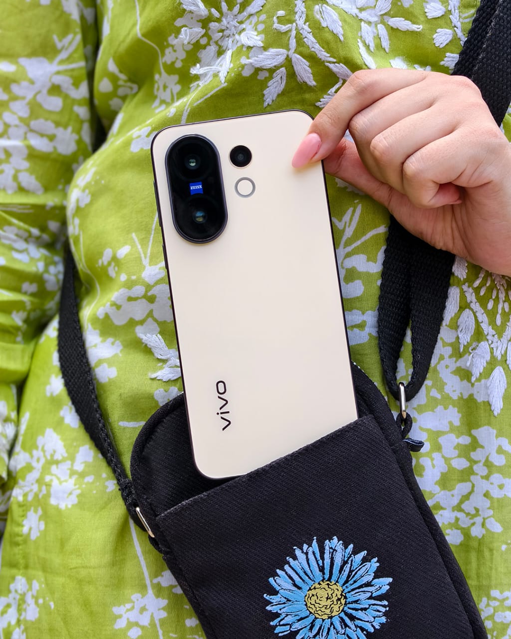 Vivo X200 FE 2025 का नया फ्लैगशिप फोन Dimensity 9300+ प्रोसेसर और ट्रिपल कैमरा सेटअप के साथ