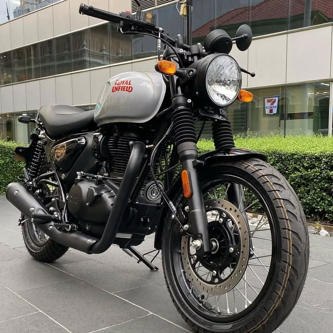 Royal Enfield Classic 650 2025 new launch with chrome retro finish and twin engine