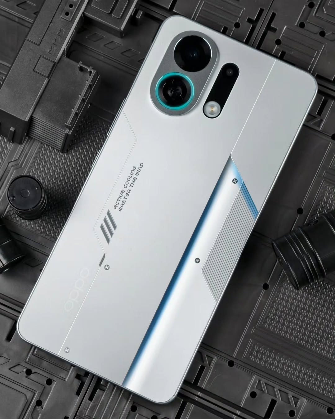 Oppo K13 Turbo 5G स्मार्टफोन डिजाइन और फीचर्स