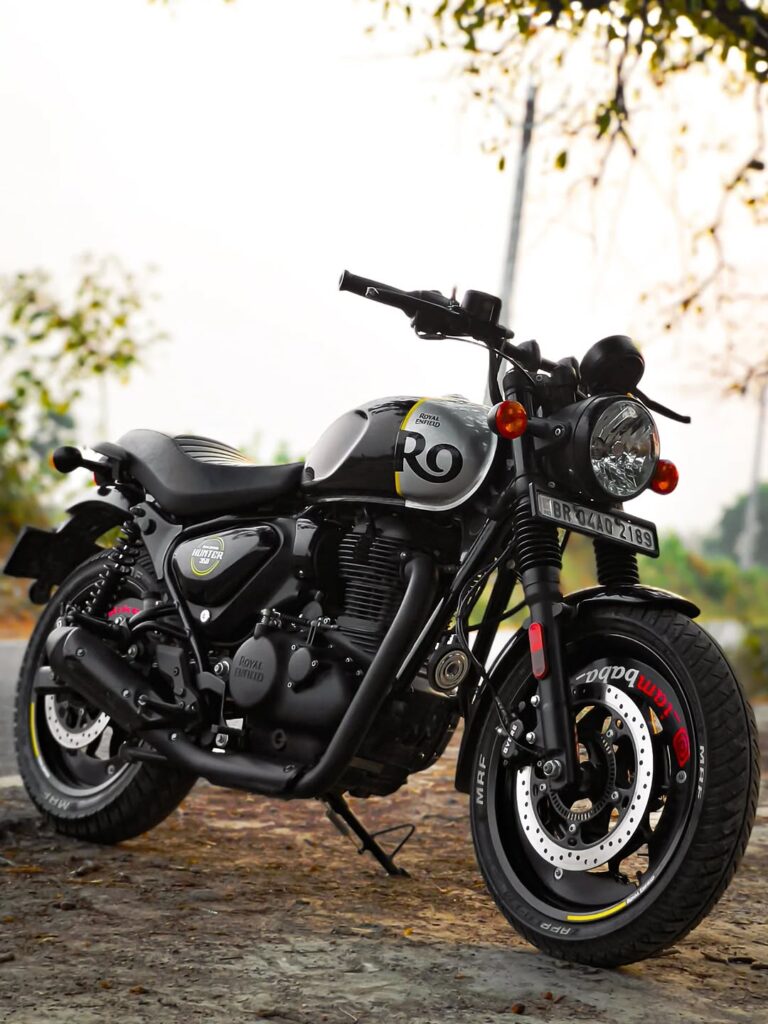 Royal Enfield Hunter 350 2025 latest model with LED headlight and stylish retro design