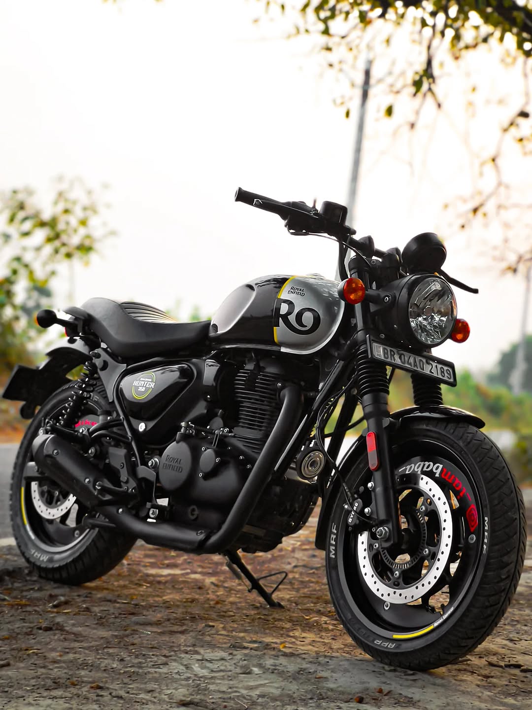 Royal Enfield Hunter 350 2025 latest model with LED headlight and stylish retro design
