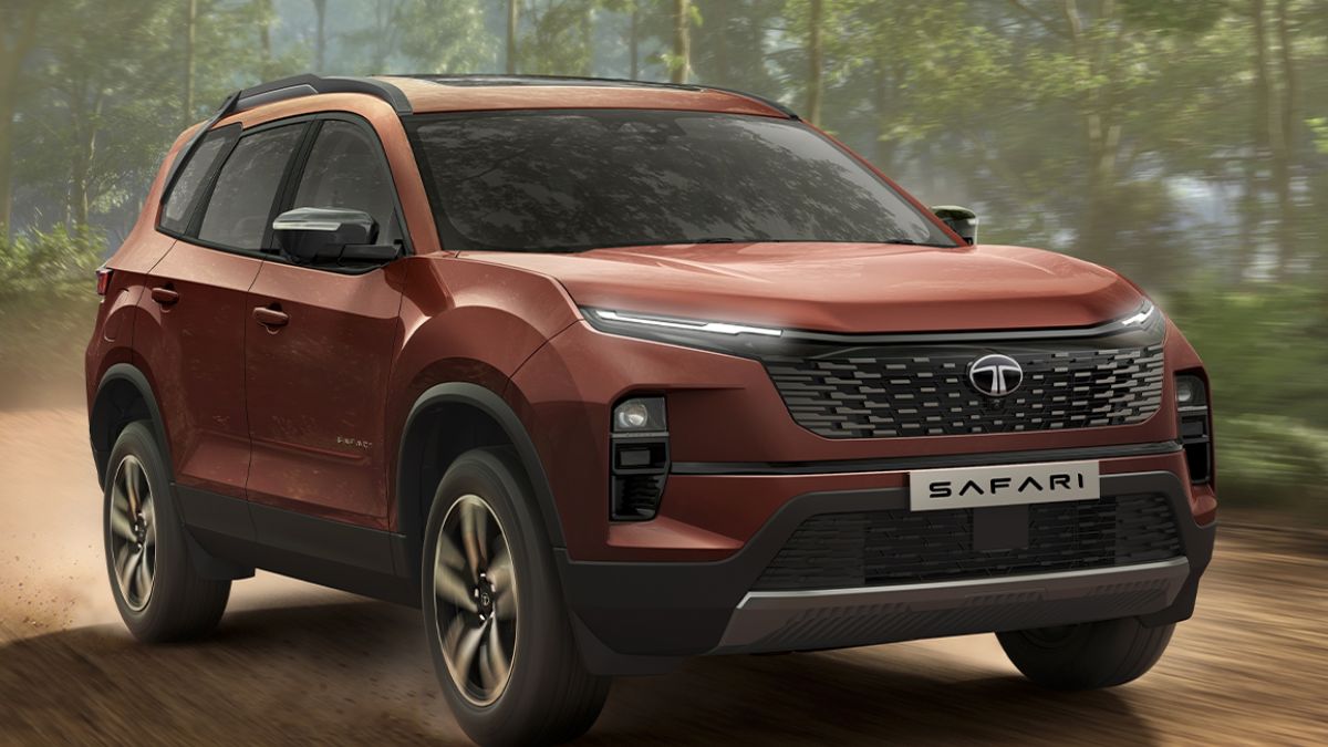 2025 Tata Safari Adventure X Plus SUV with blacked-out design and panoramic sunroof