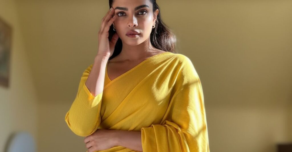 Mandakini Priyanka Chopra ने दिखाया Mandakini Look, फैंस बोले – “इतनी खूबसूरत पहले कभी नहीं लगीं!”SS Rajamouli की GlobeTrotter से दमदार वापसी”